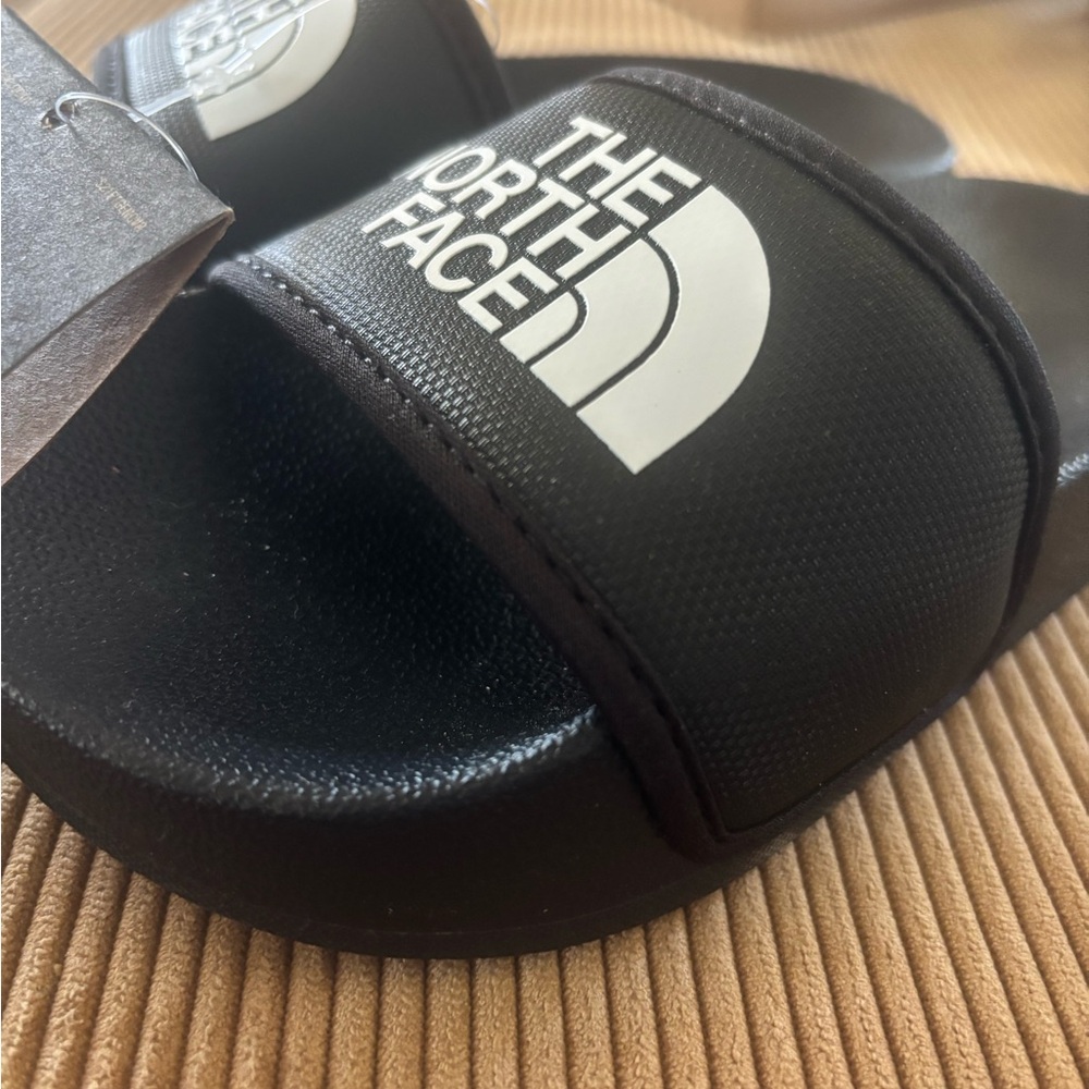 NWT!  The North Face Youth Base Camp Slide III